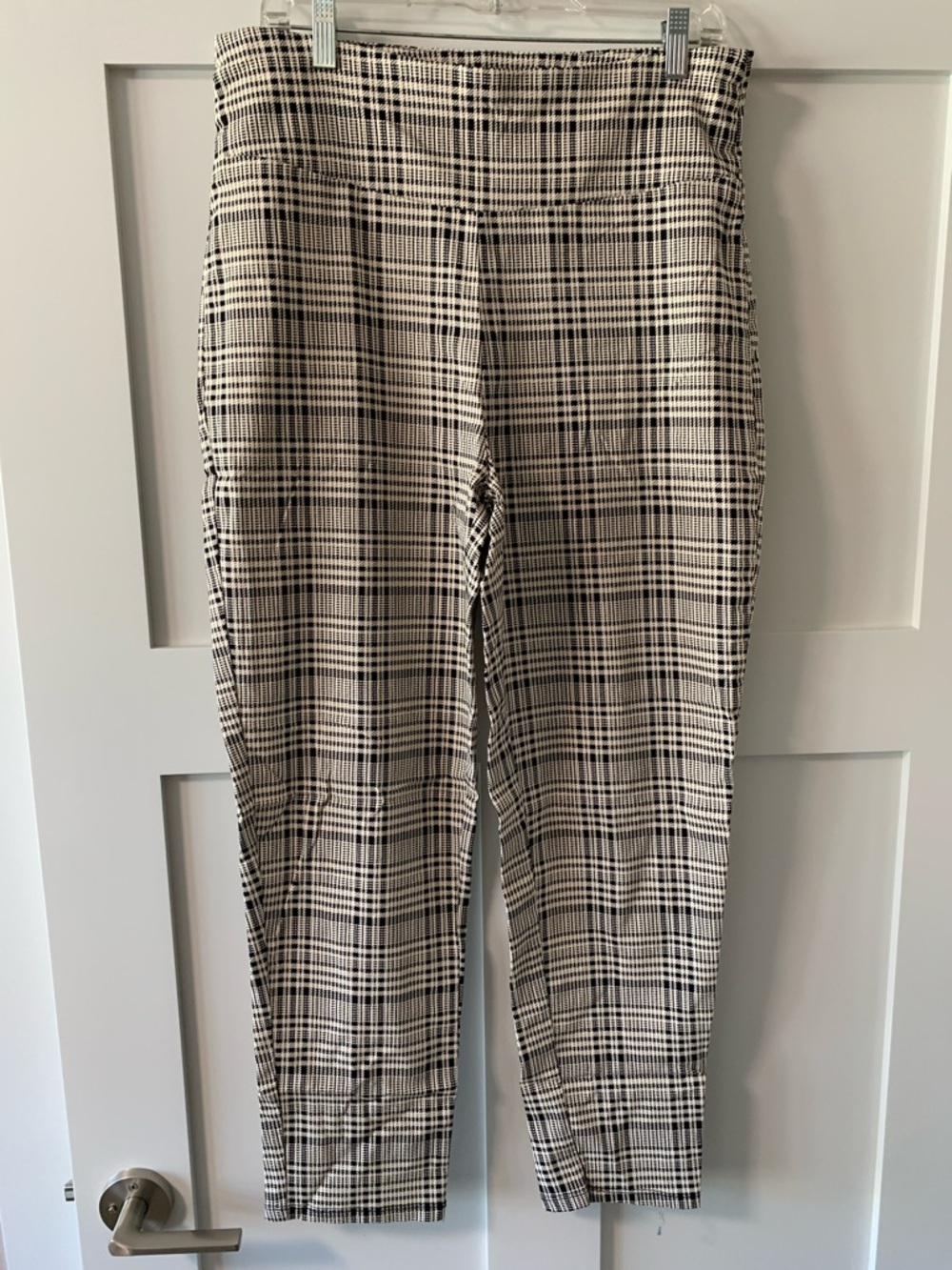 Hybrid & company Black and Cream Patterned Leggings